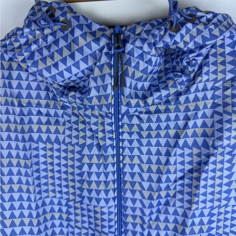 NWOT: Uniqlo Packable Parka Blue and Grey Geometric Design